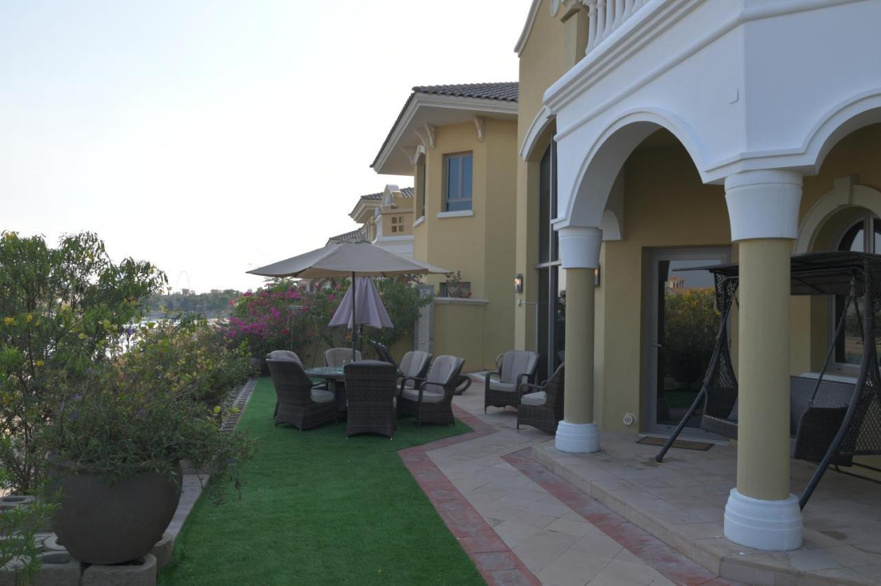 Chic 4Br Villa With Assistant Room And Private Pool On Palm Jumeirah By Deluxe Holiday Homes Dubai Buitenkant foto
