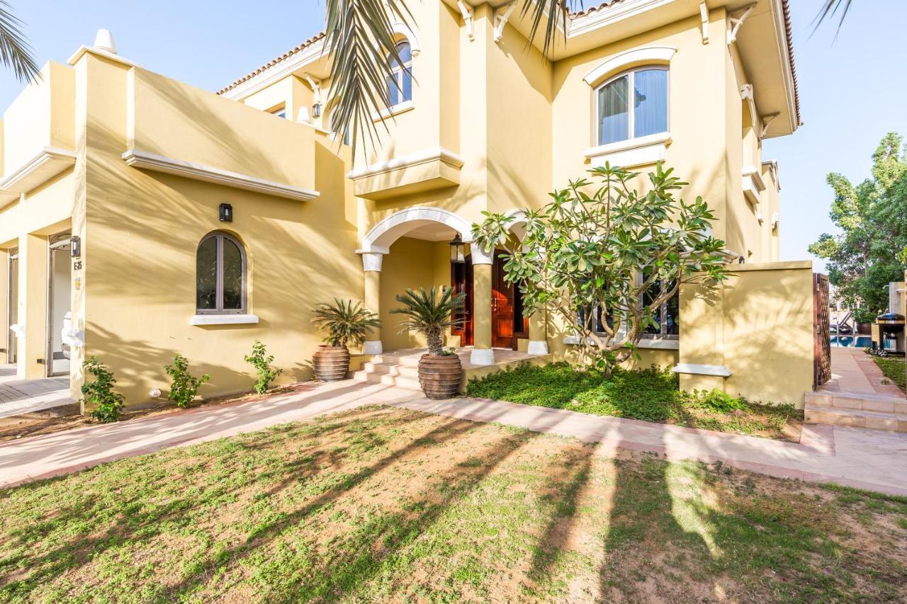 Chic 4Br Villa With Assistant Room And Private Pool On Palm Jumeirah By Deluxe Holiday Homes Dubai Buitenkant foto