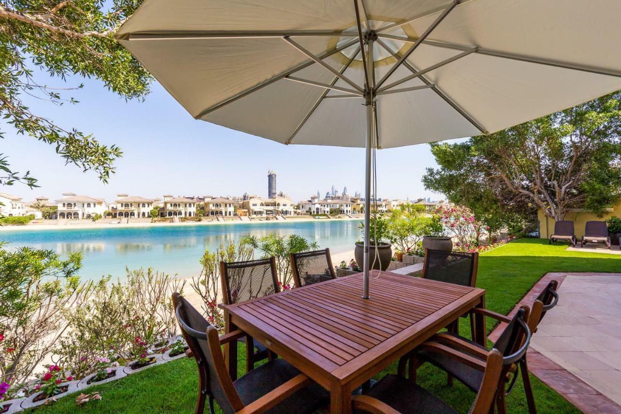 Chic 4Br Villa With Assistant Room And Private Pool On Palm Jumeirah By Deluxe Holiday Homes Dubai Buitenkant foto