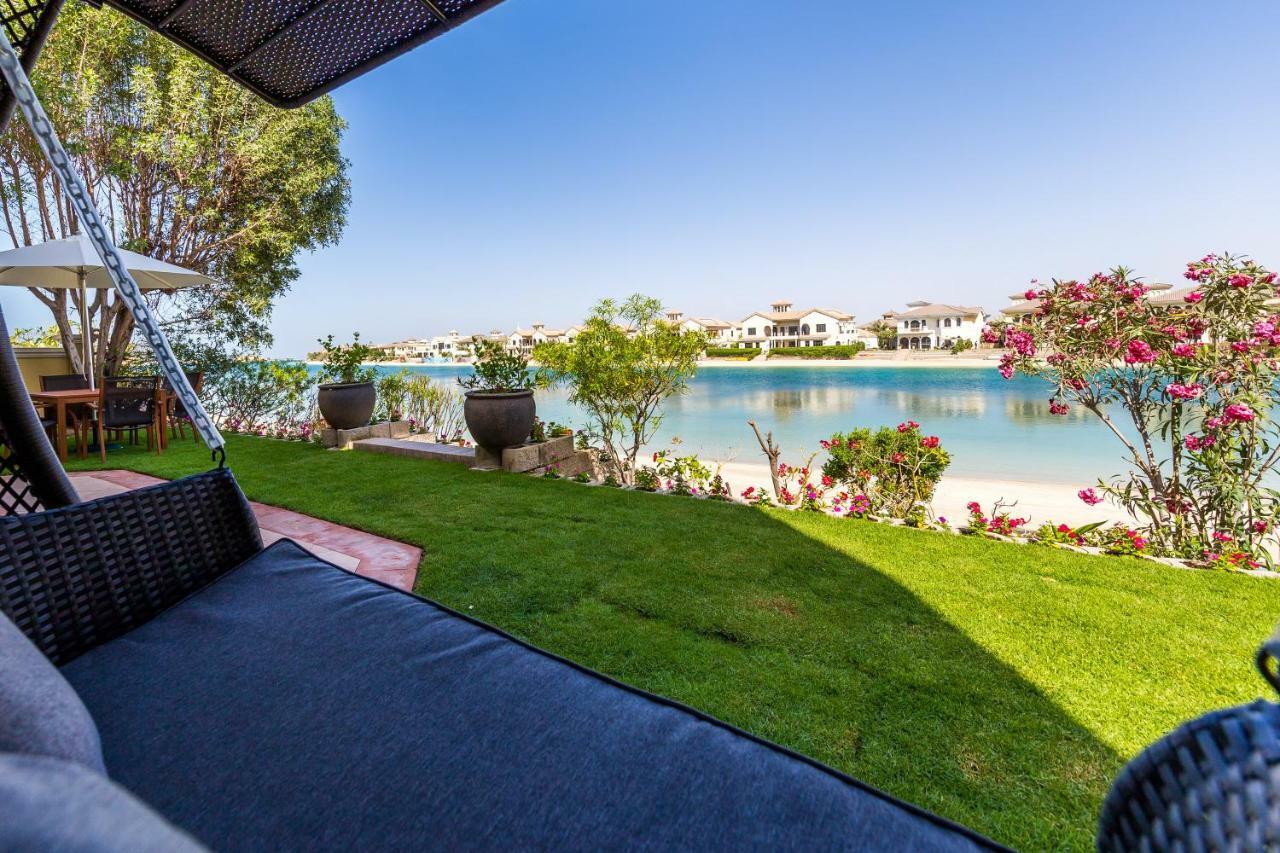 Chic 4Br Villa With Assistant Room And Private Pool On Palm Jumeirah By Deluxe Holiday Homes Dubai Buitenkant foto