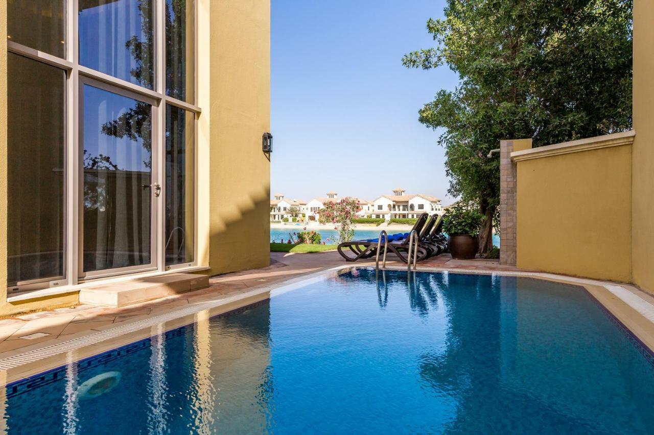 Chic 4Br Villa With Assistant Room And Private Pool On Palm Jumeirah By Deluxe Holiday Homes Dubai Buitenkant foto