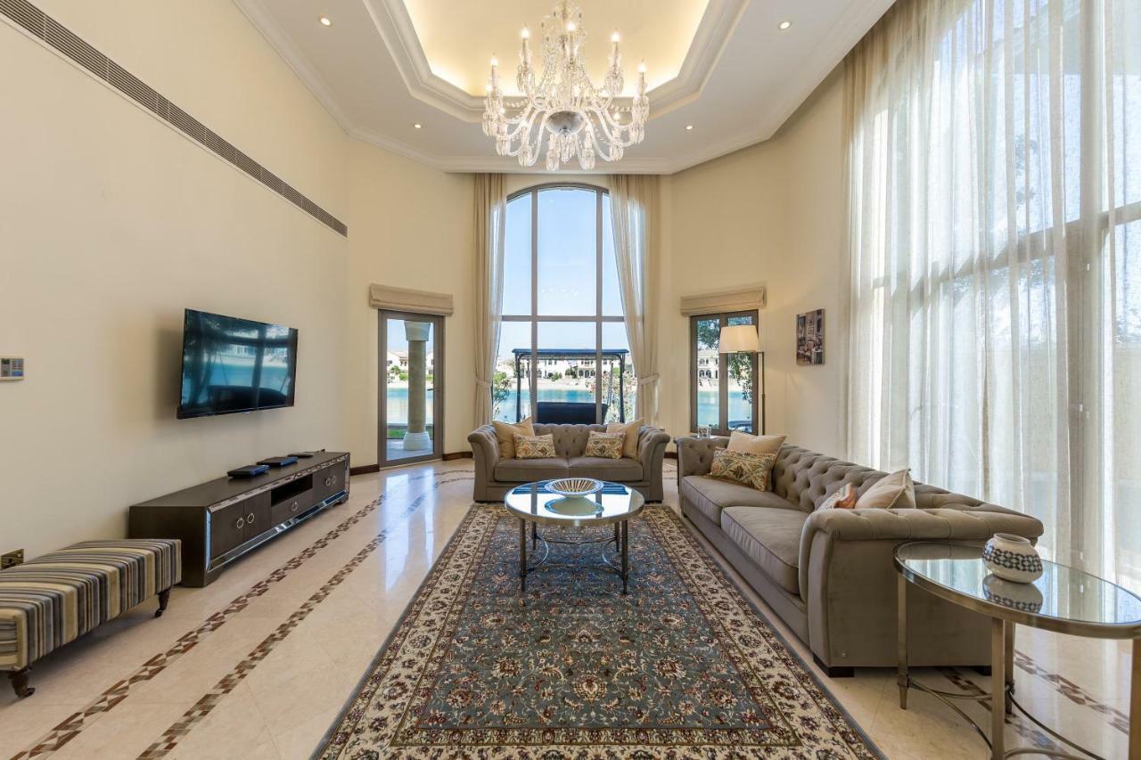 Chic 4Br Villa With Assistant Room And Private Pool On Palm Jumeirah By Deluxe Holiday Homes Dubai Buitenkant foto