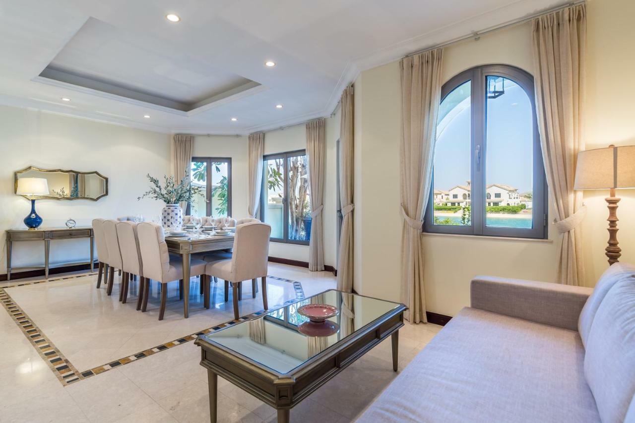 Chic 4Br Villa With Assistant Room And Private Pool On Palm Jumeirah By Deluxe Holiday Homes Dubai Buitenkant foto
