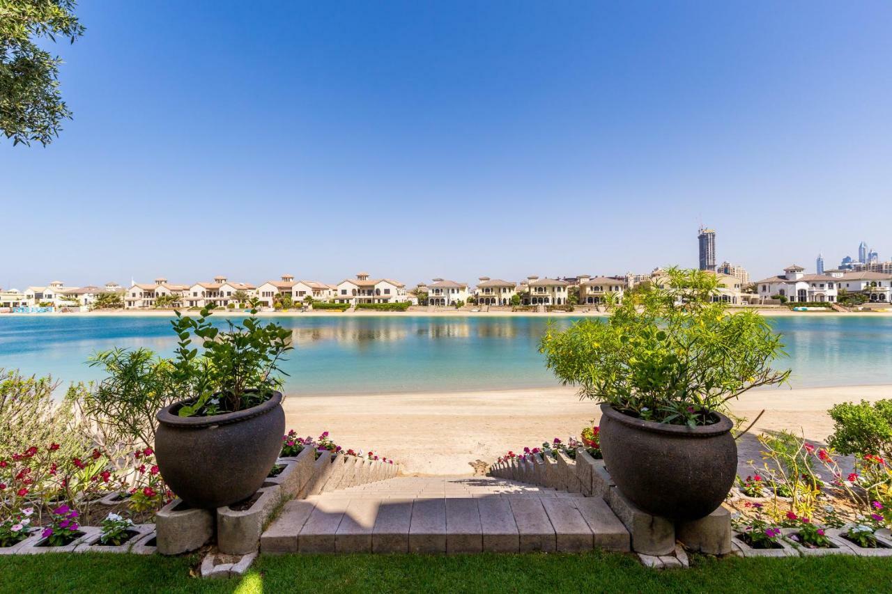 Chic 4Br Villa With Assistant Room And Private Pool On Palm Jumeirah By Deluxe Holiday Homes Dubai Buitenkant foto